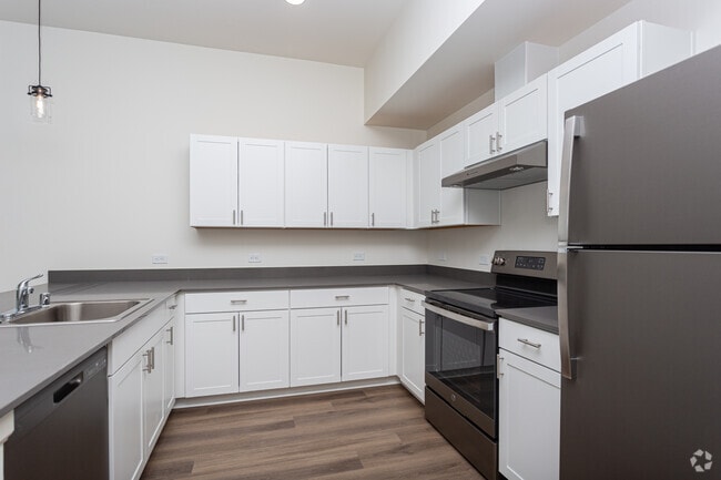 1BR, 1BA - 619SF