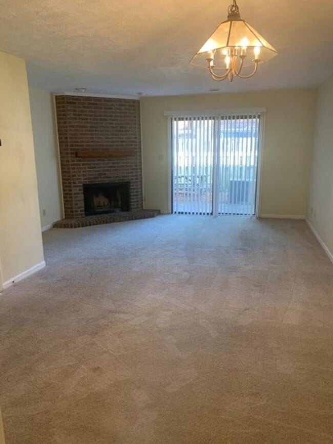 Building Photo - 2 BEDROOM 1.5 BATH FOR $1350