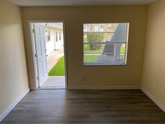 Building Photo - 6201 SW 37th St Unit Westwood Condo