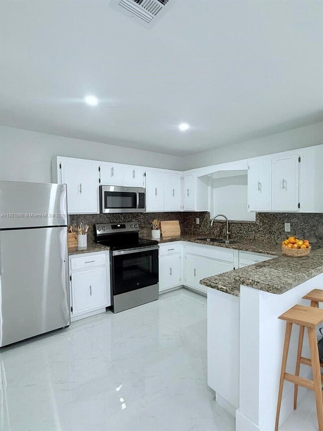 Photo - 4240 SW 27th St Unit 2