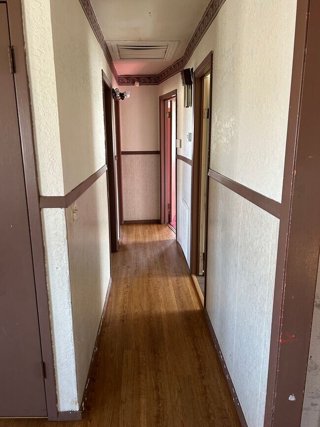 Photo - 102 E Elm St