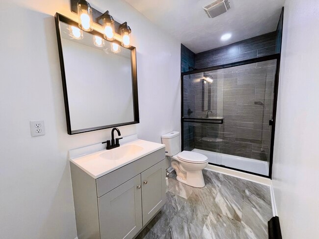 Building Photo - 908 S Crutcher Ave Unit B