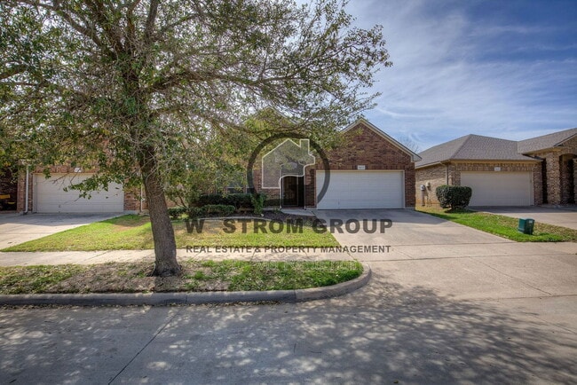 Building Photo - 3217 Hornbeam St