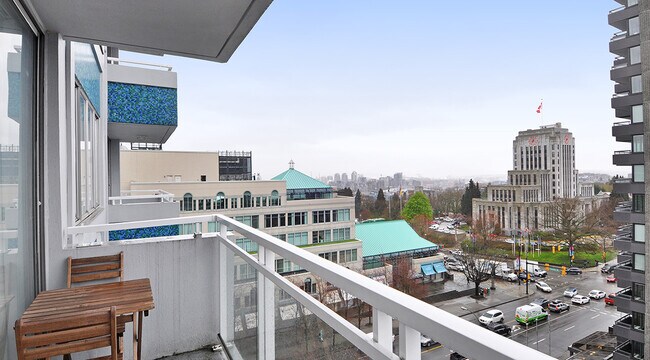 Building Photo - Hollyburn Court Unit 01008