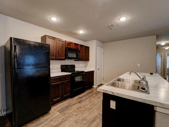 Photo - 231 N Broadway Dr