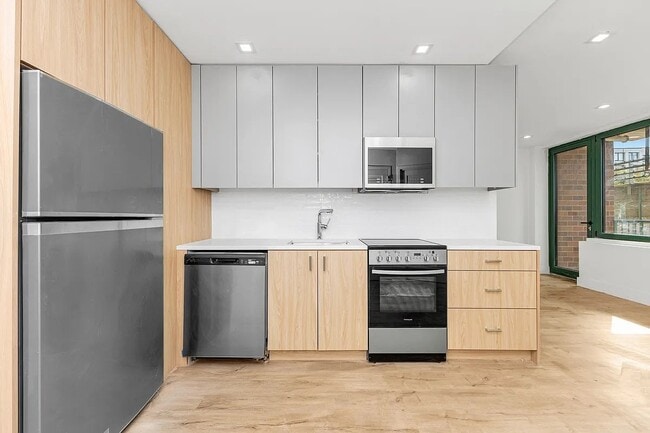36-45-45 31st St Unit 5H