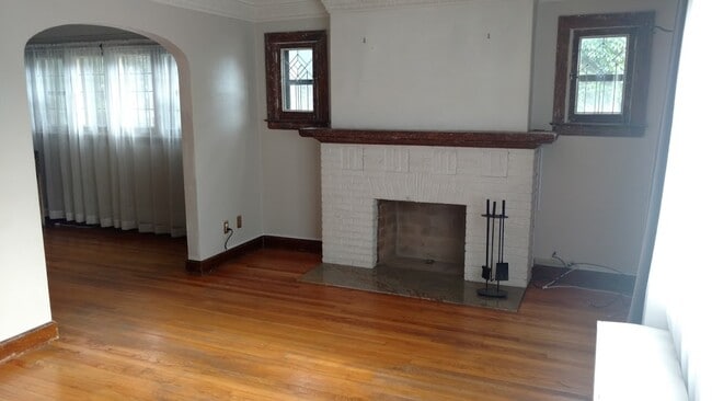 Living Room w/Fireplace