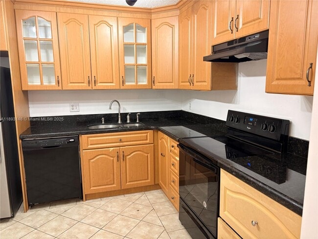 Building Photo - 4172 Inverrary Dr Unit 408