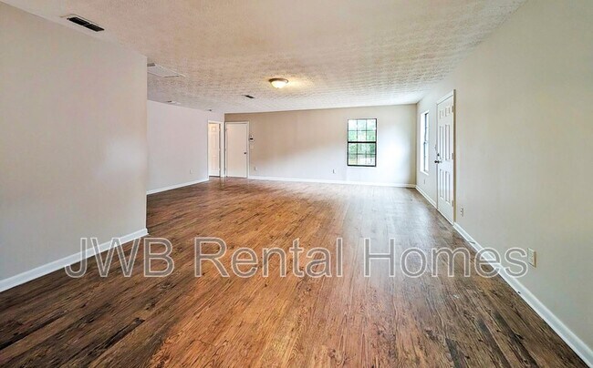 Photo - 4840 Amos St