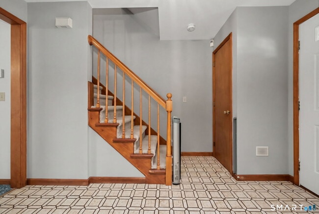 Photo - 275 York St