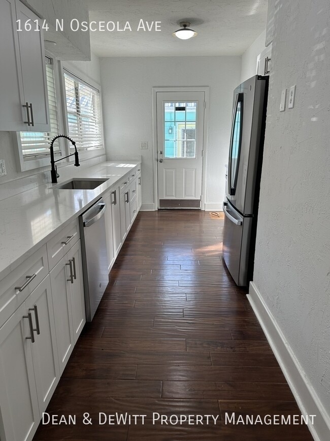 Building Photo - 4 Bed/2 Bath