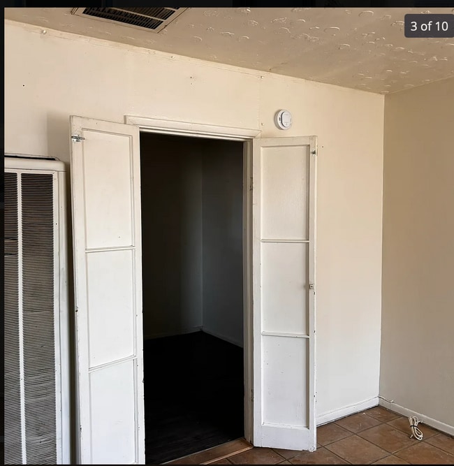 Photo - 528 W Howe St