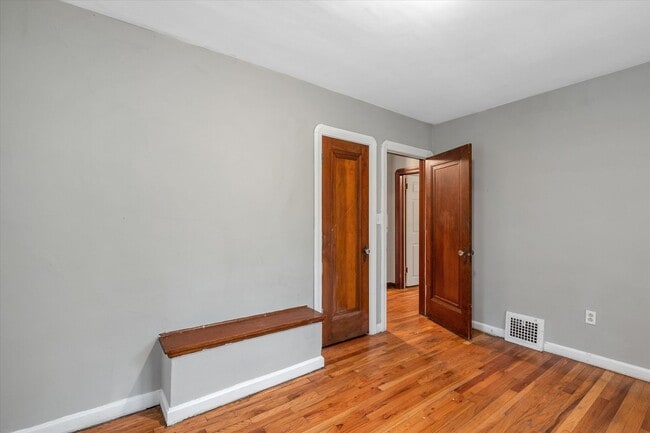 Photo - 2033 Staunton Rd