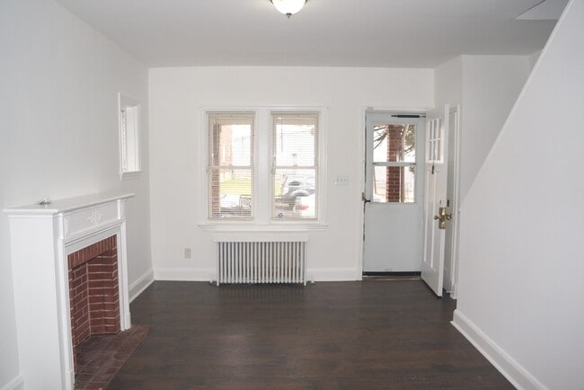 Foyer - 5633 Ready Ave