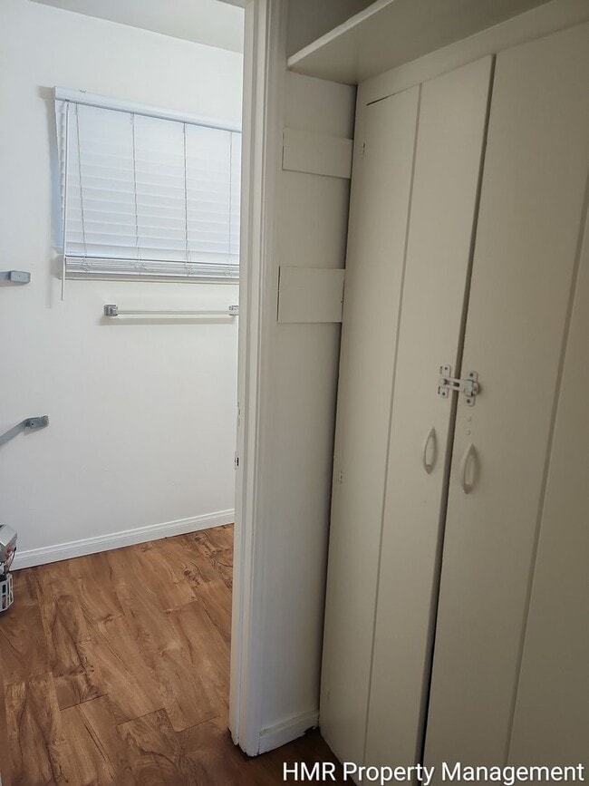 Building Photo - S - Ontario- E St/ Plum St. Unit 508