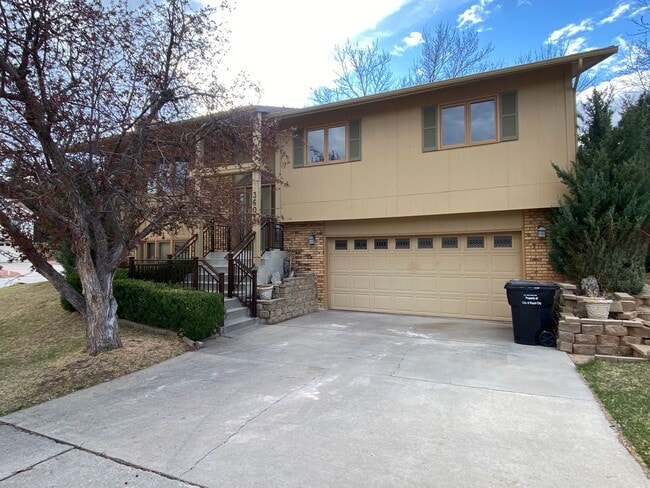 Photo - Elegant 4-Bedroom Split Foyer Home – West Rapid Cul-de-Sac!