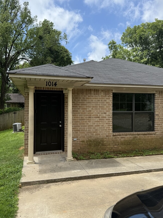 Photo - 1014 E 15th St Casa