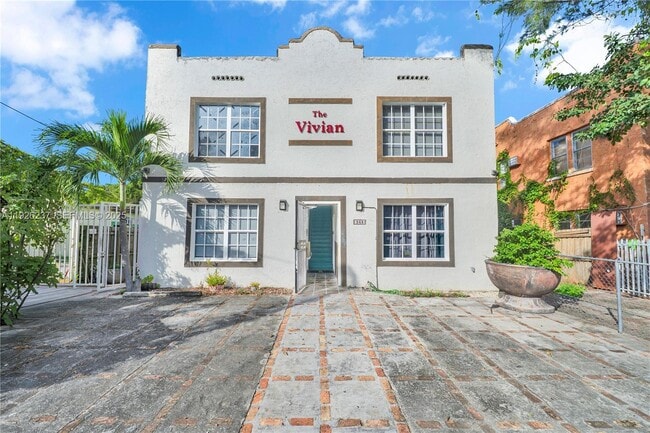 Building Photo - 963 SW 6th St Unit 2