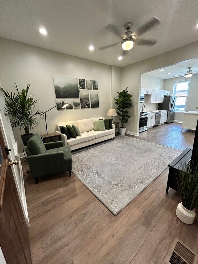 Photo - 720 N Throop St