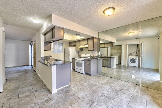 Photo - 221 N Lamb Blvd