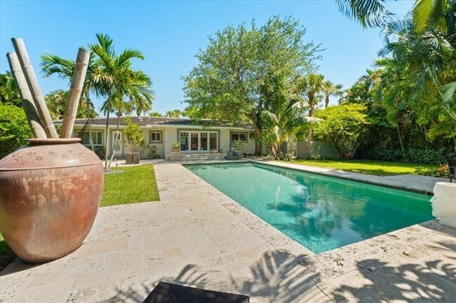 Building Photo - 1635 Seabreeze Blvd Rental