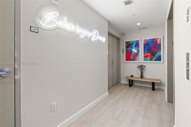 Photo - 488 NE 18th St Unidad 715