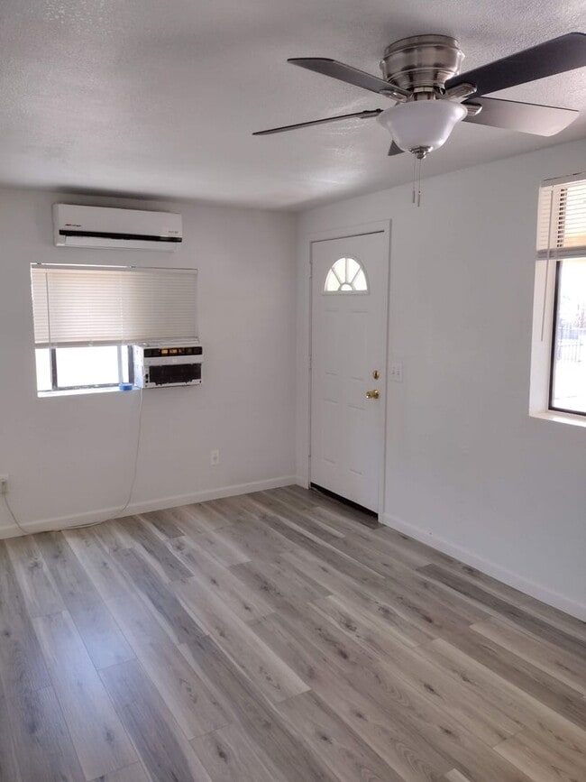 Photo - MOVE IN SPECIAL!!! Cute 1 Bed 1 Bath with ... Unit 1