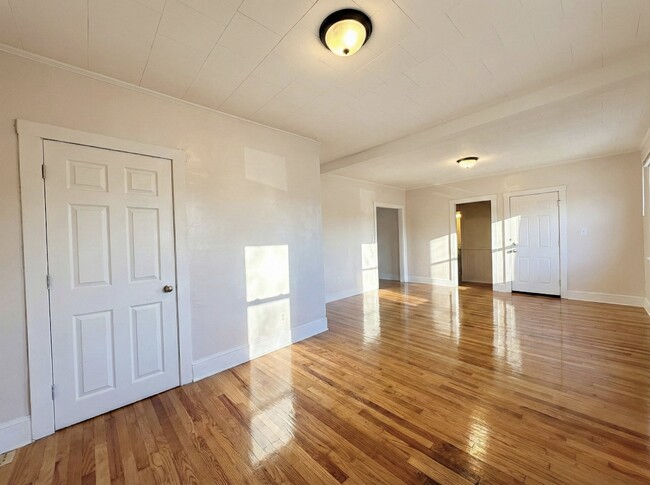 Building Photo - 45 Slater St Unit 1