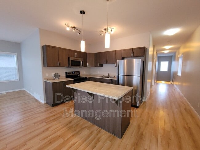 Photo - 16129-16141 141 St NW