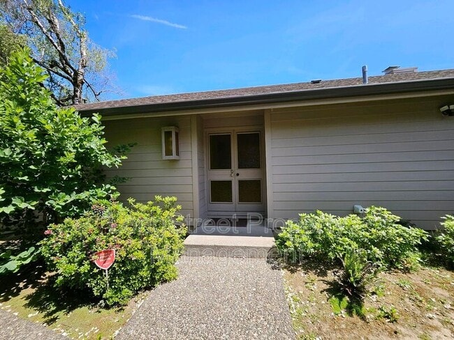 Photo - 12612 NE Prescott Dr House