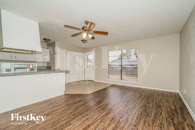 Photo - 6403 Redwood Ln