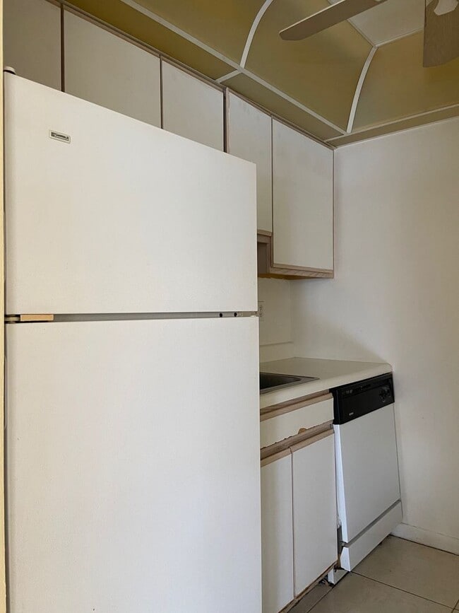 Photo - Two bedroom & Two bathroom Condo with balcony and laundry facilities