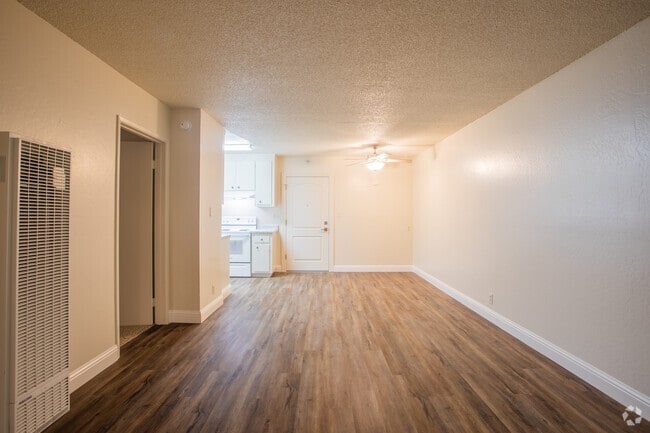 1BR, 1BA - 600SF