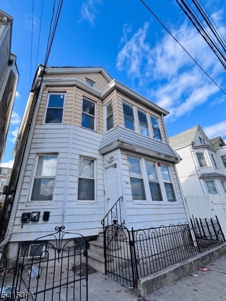 Building Photo - 18 Eagle Ave Unit 3