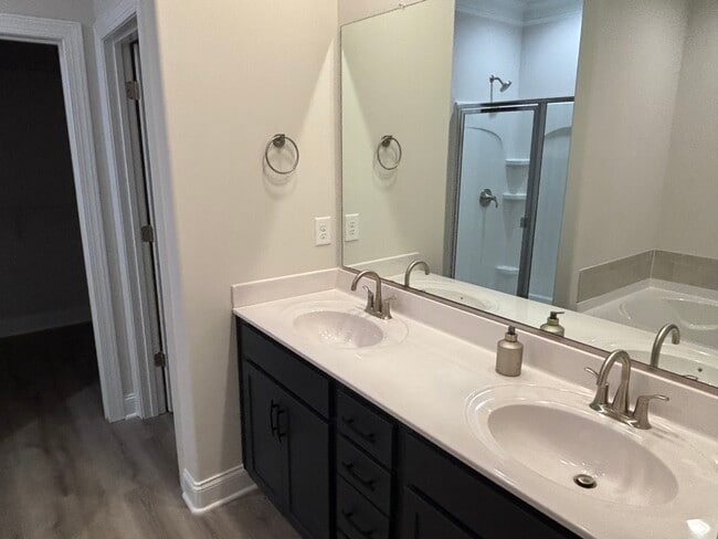 Photo - 1541 Barnstable Ct