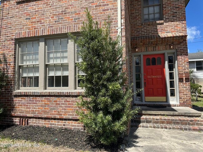 Photo - 917 Lasalle St