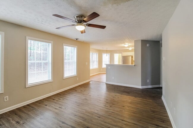 Photo - 3392 Kittery Dr SW