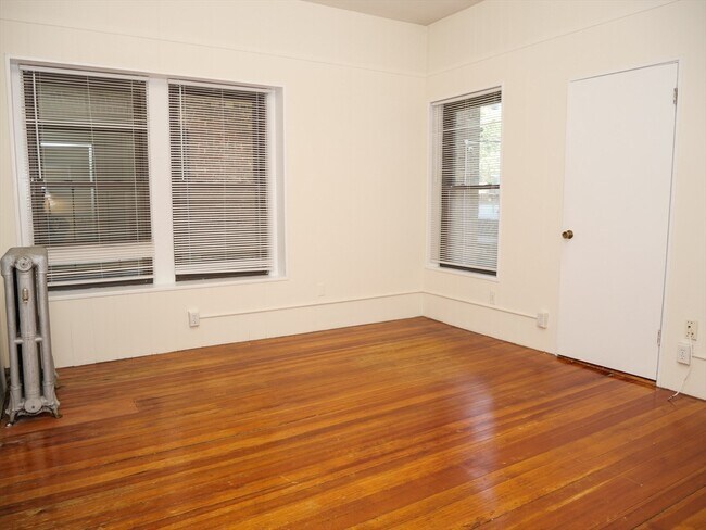1382 Beacon St Unidad 4