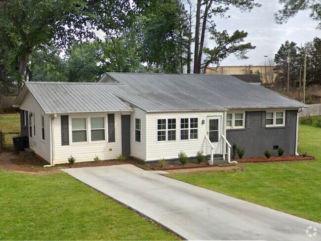 Building Photo - 2226 Windcrest Dr Rental