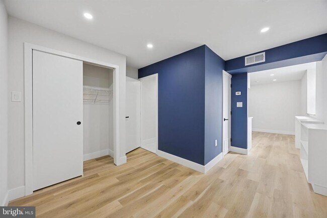 Building Photo - 4522 Baker St Unit 8