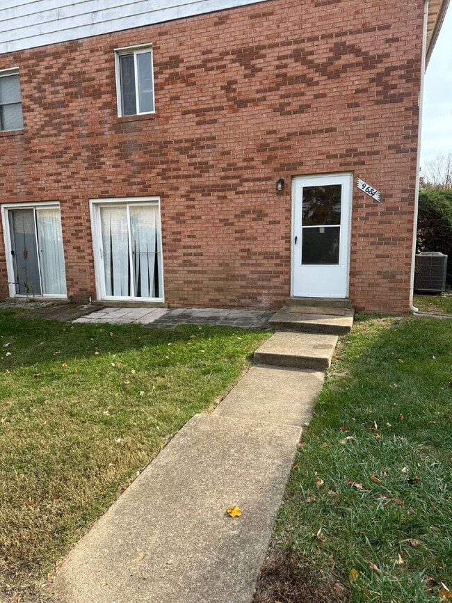 Building Photo - Inviting Condo in Lorton with Comfortable Living and Great Location