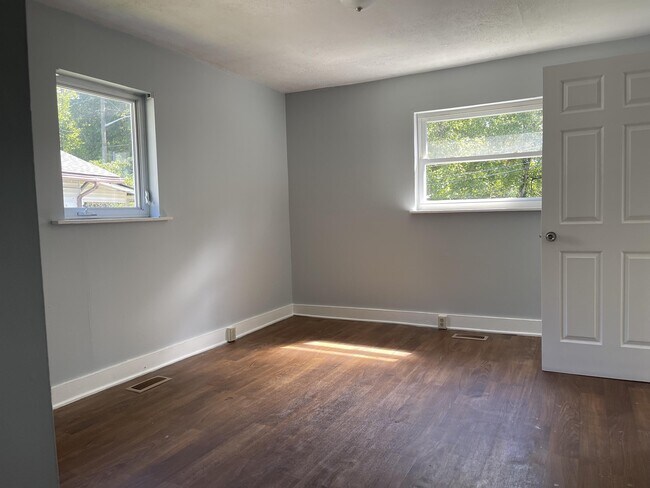 Photo - 705 S Cherry St