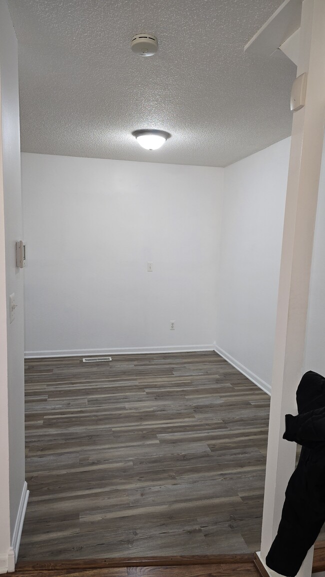 Photo - 5179 Springdale Blvd