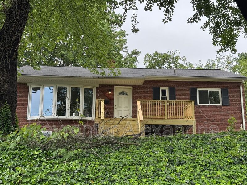 Photo - 2826 James Dr