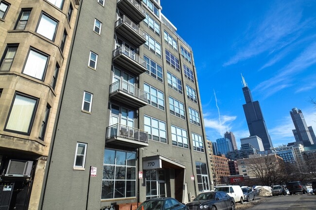 Building Photo - 770 W Gladys Ave Unit 408 Rental