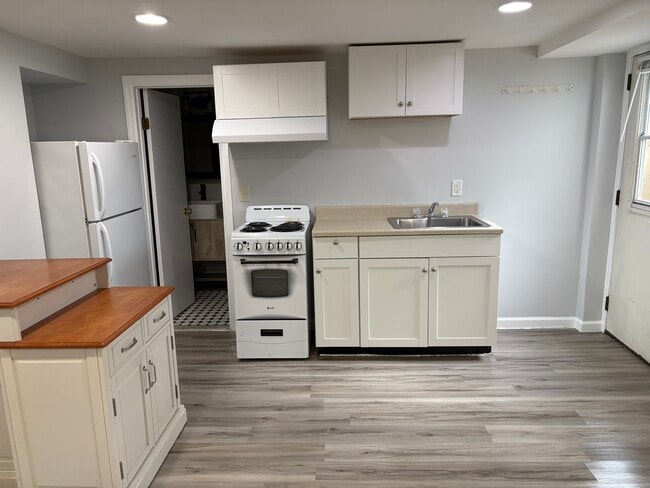 Kitchen - 108 Ward St Unit Cozy 1 bed 1 bath base ap