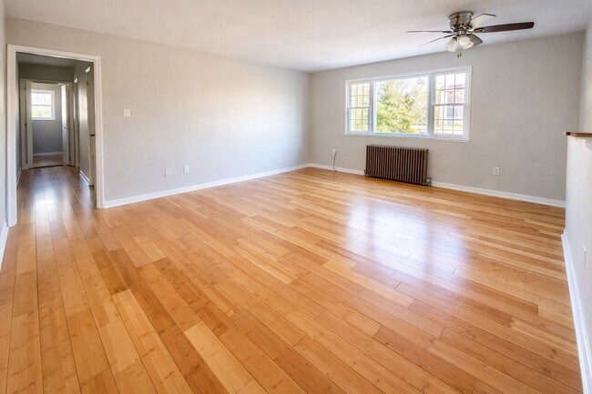 2-Bed/1-Bath Available August 15+