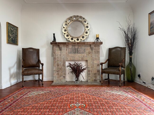 Photo - 1058 S Redondo Blvd Unit 1058