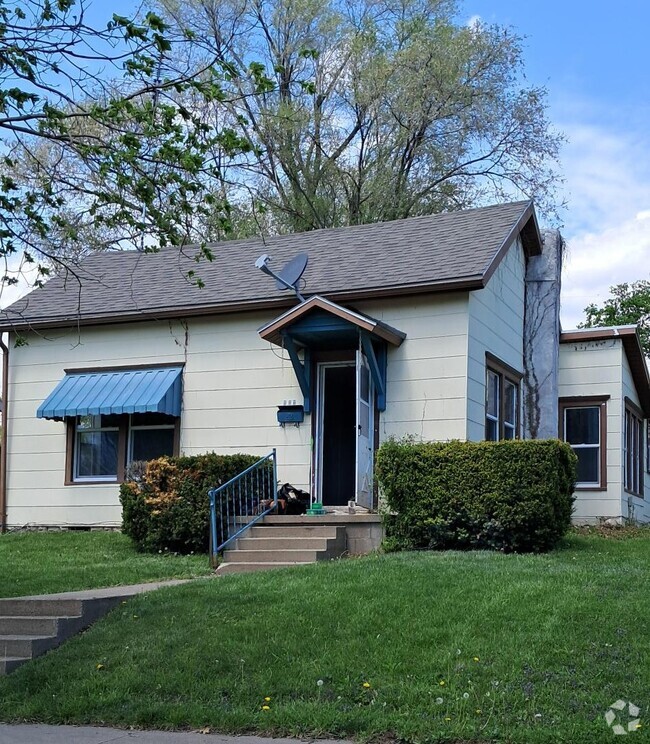 Building Photo - 805 W Chestnut St Rental
