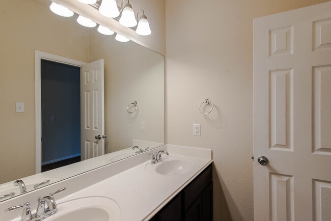 Photo - 1512 Cockatiel Dr